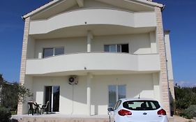 Apartment Maras